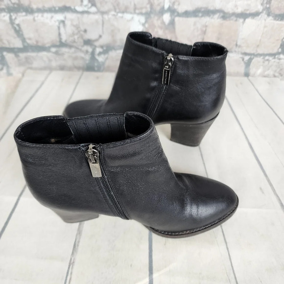 Aquatalia Black Leather Ankle Boot Side Zip Almond Toe Size 7 1/2 Made in Italy - Picture 9 of 11